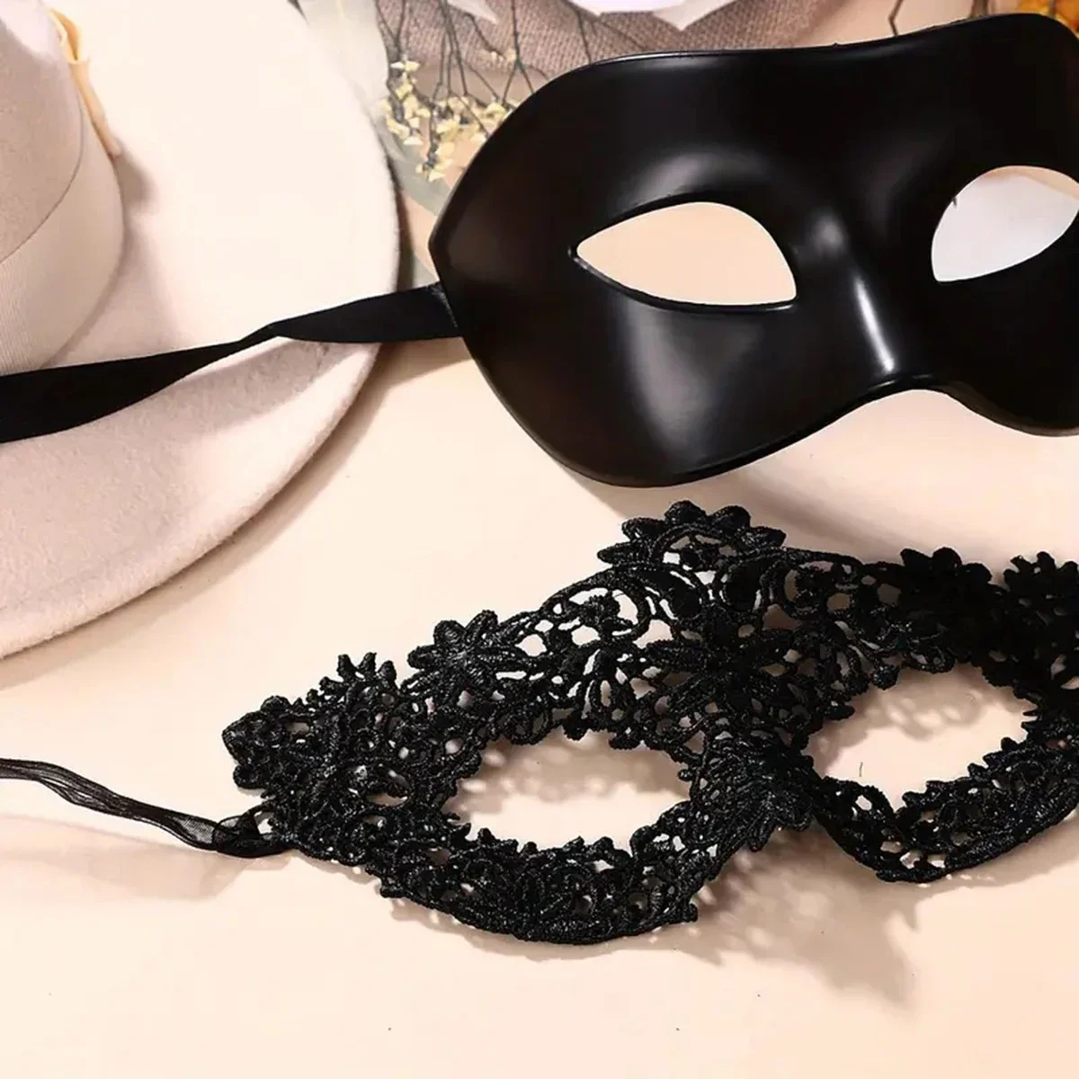 2pcs Elegant Black Lace Masque - огляд і ціна Black Face Mask Pack